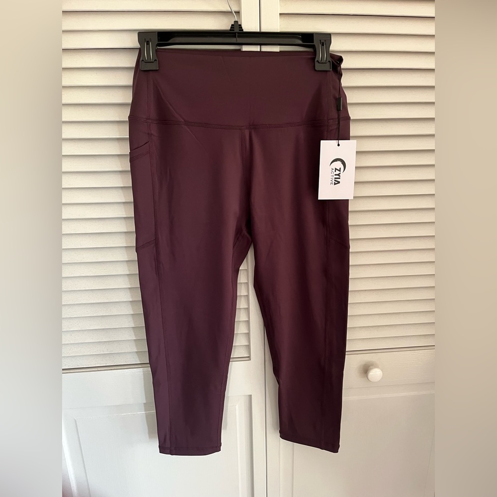 Zyia Capri legging with pockets NWT🍷
